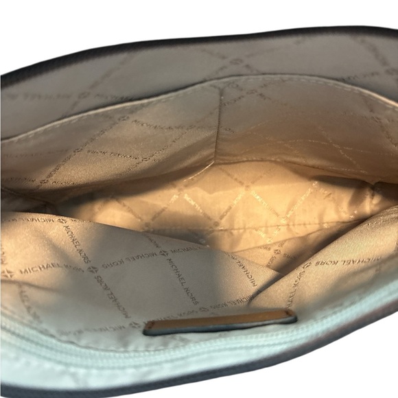 MICHAEL KORS Jet Set Travel Large Logo Messenger Bag, Excellent Used Condition - Picture 6 of 10